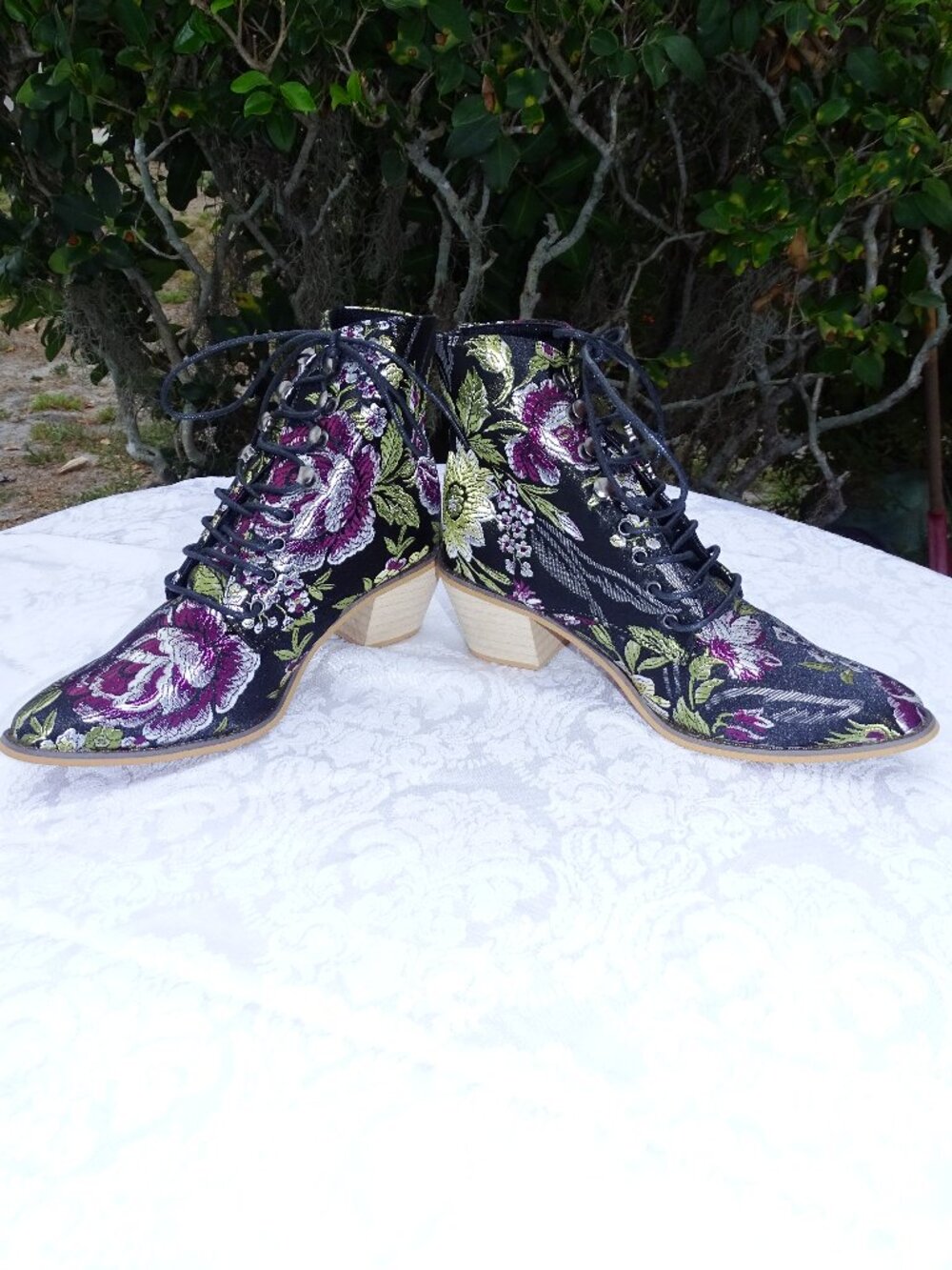 Ladies High Top Brocade Lace Up Shoes New 41